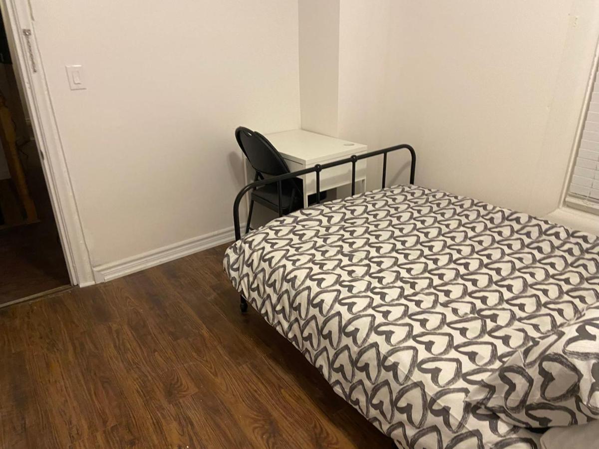 BUDGET Quad Room with En Suite Bathroom 36B - Ferienwohnung Toronto