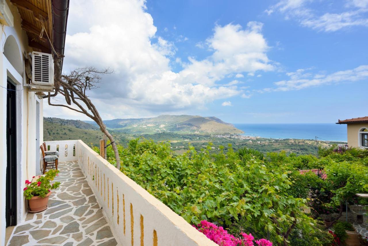 Standard Twin Room with Sea View