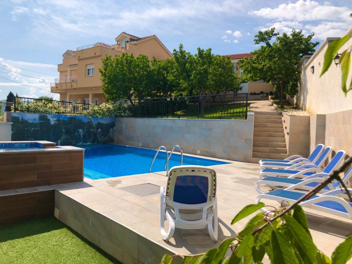Luxury Villa with Private Pool and Jacuzzi - B&B Mostar