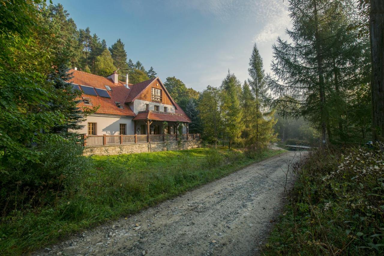 B&B Ropki - Biały Dom W ROPKI - Bed and Breakfast Ropki