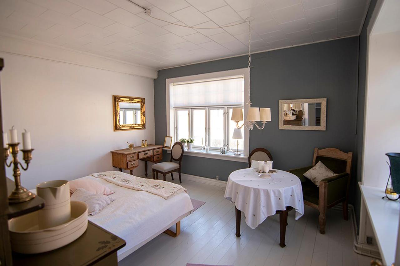 Double or Twin Room with Shared Bathroom