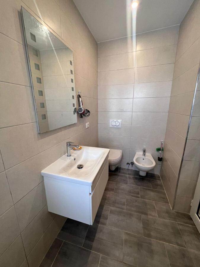 Vila Rexhepaj - B&B Valona