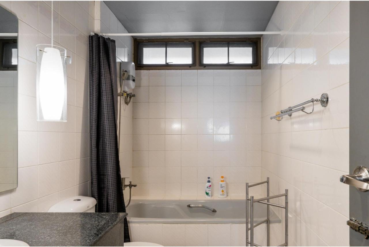 Laid Back Bangkok Living in a Retro Chic Retreat - Chambres d'hôtes Bangkok