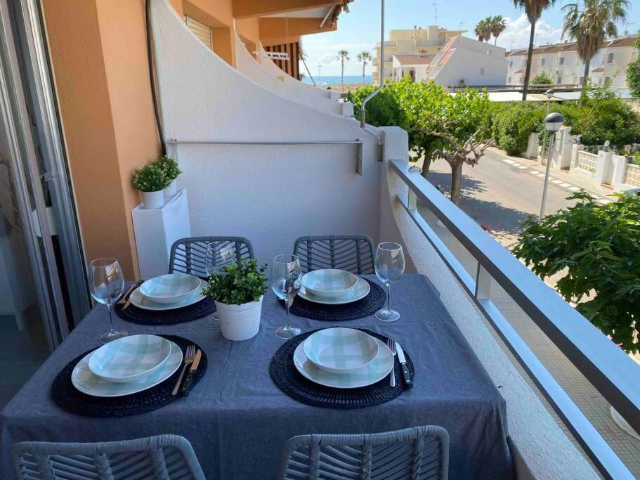 Apartamento pegado al mar . - B&B