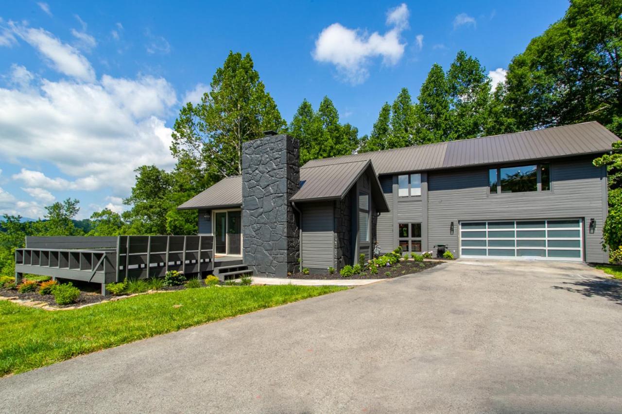 Mountain Nature Retreat -Hot Tub, Sauna, Game Room - Chambres d’hôtes Gatlinburg