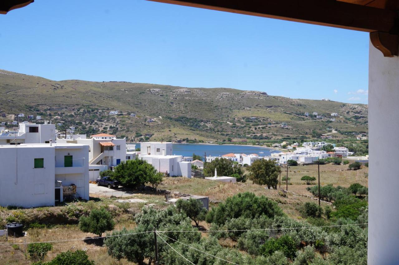 Modern big house in the port of Andros - B&B Gávrio