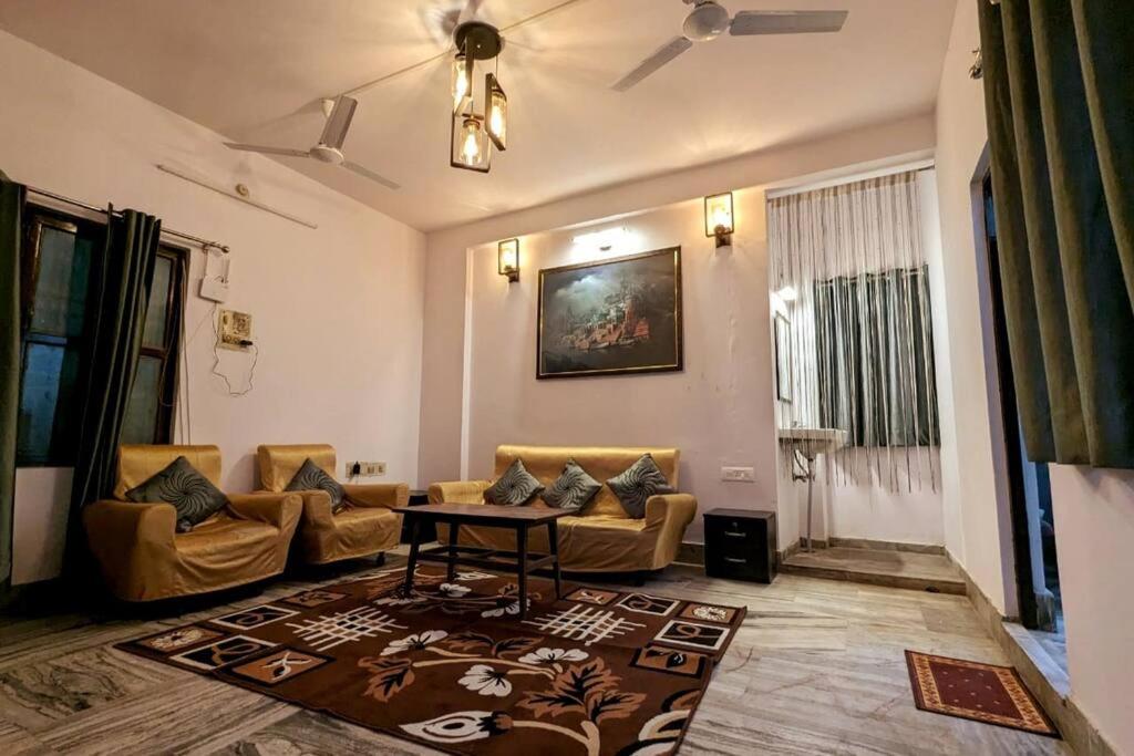 B&B Varanasi - Green River Homestay 2BHK Fully furnished flat. - Bed and Breakfast Varanasi