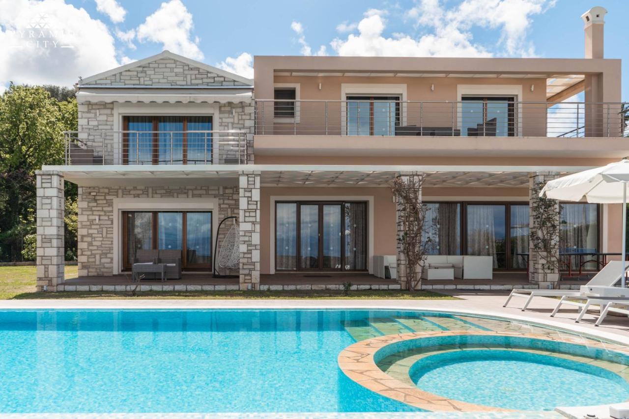 Luxury Villa Hera - Beachfront - B&B Roda