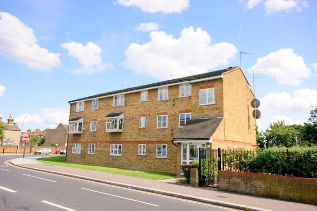 Lovely 2-bed flat in London - B&B Londra