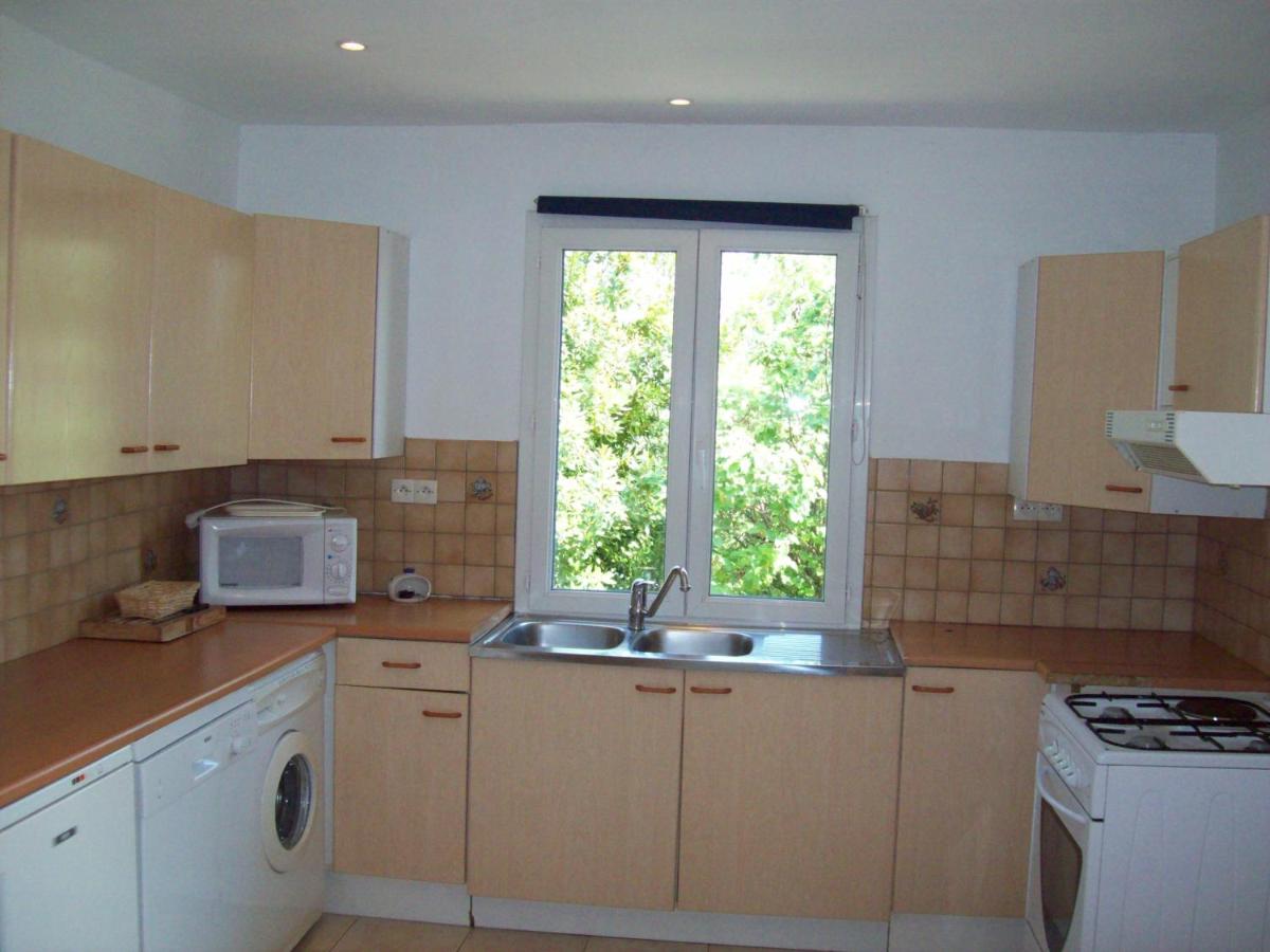 Independant Four-Bedroom Holiday Home With Fireplace (10 People)
