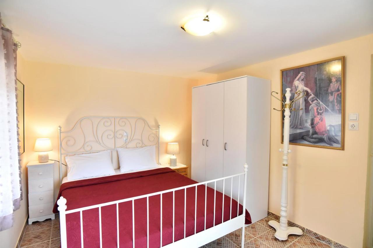 Xenophon House - Ferienwohnung