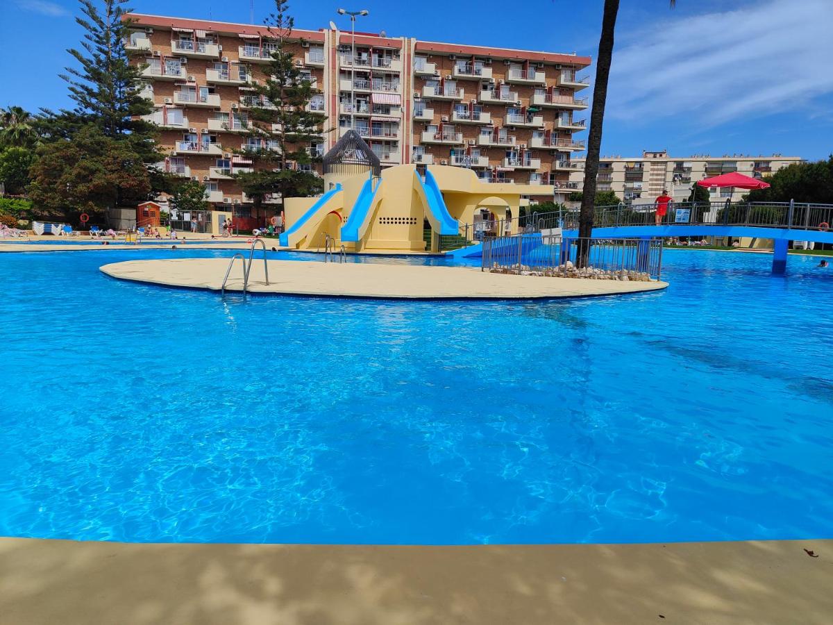 Apartamento entero, enormes piscinas, terraza y playa - B&B