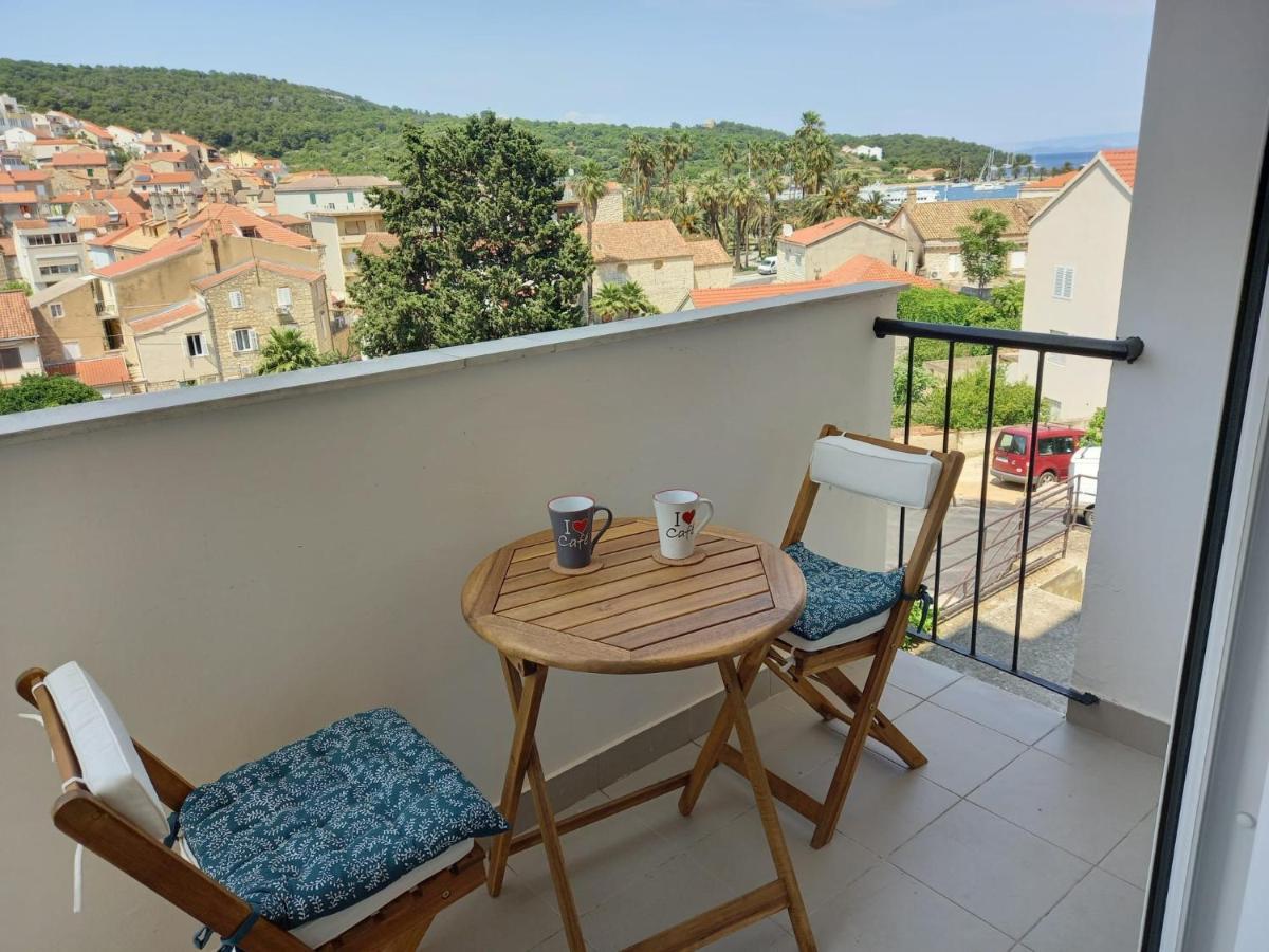 Apartment Artemis Vis - Bed and Breakfast