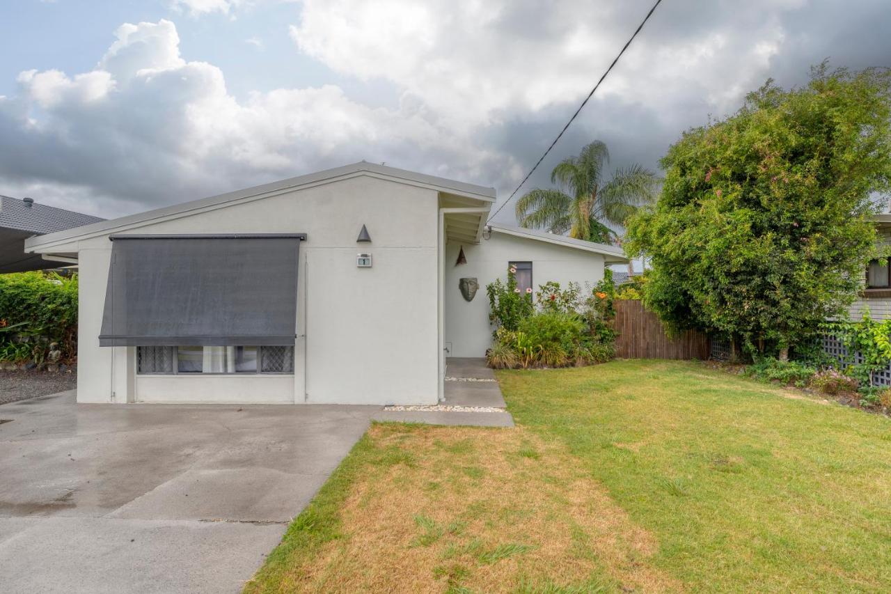 Pet friendly family getaway near the beach - B&B Kawana Waters