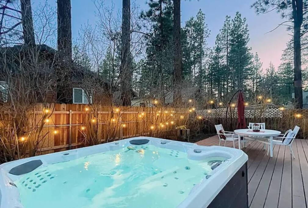 B&B Big Bear City - Cozy Bear Cabin with Spa - Bed and Breakfast Big Bear City