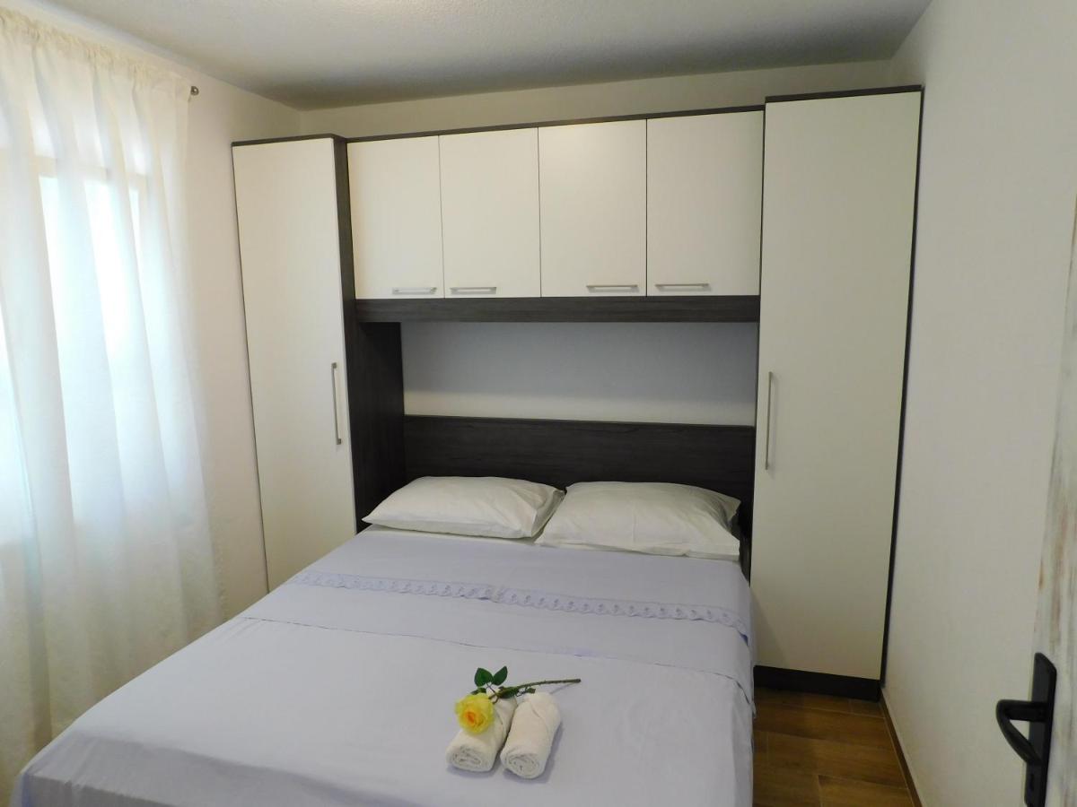 One-Bedroom Apartment with Sea View