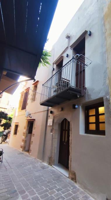 Giorgos & Chara Studio in the Old Port - Ferienwohnung