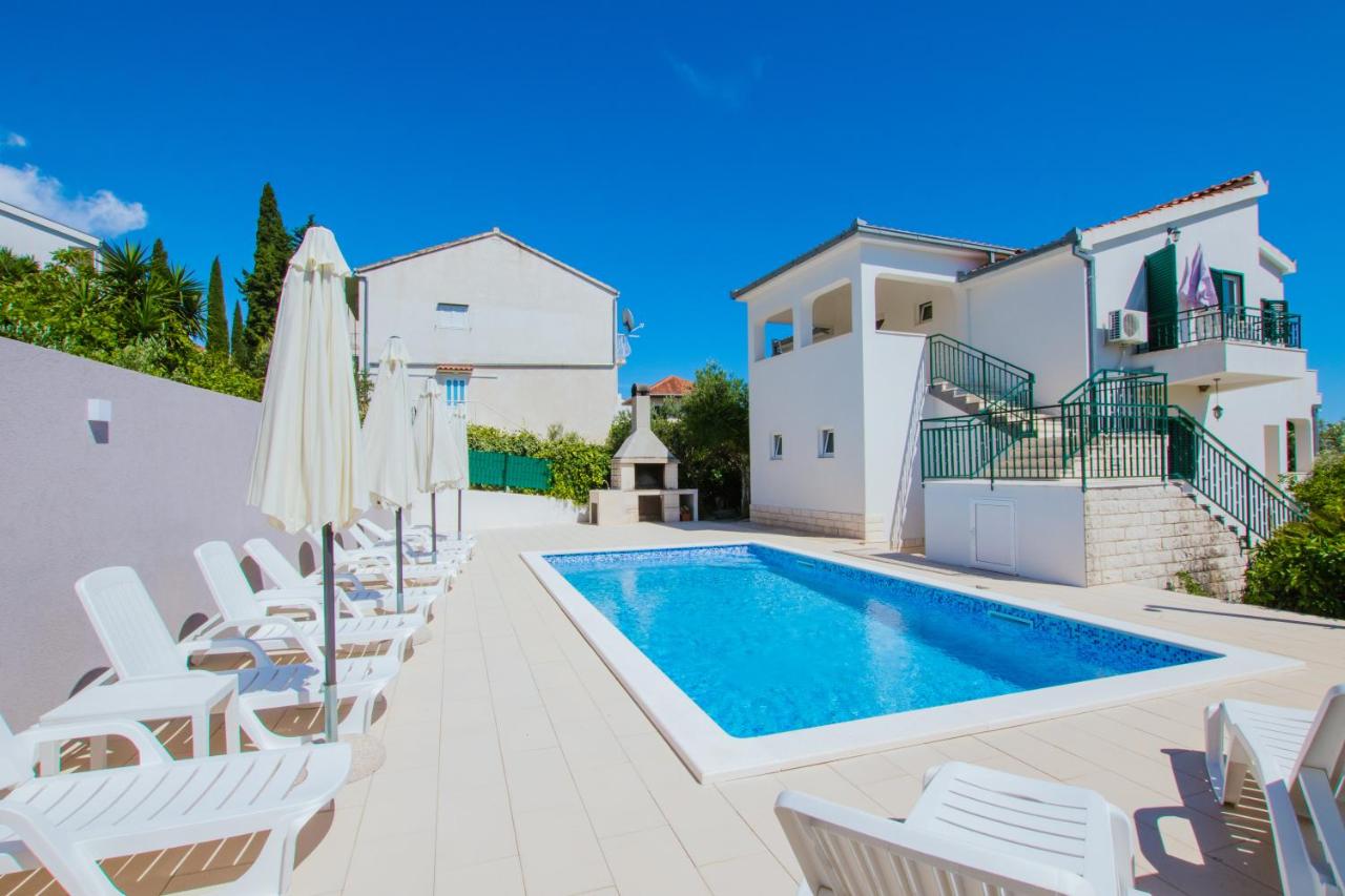 Apartments M - Ferienwohnung Seget Vranjica