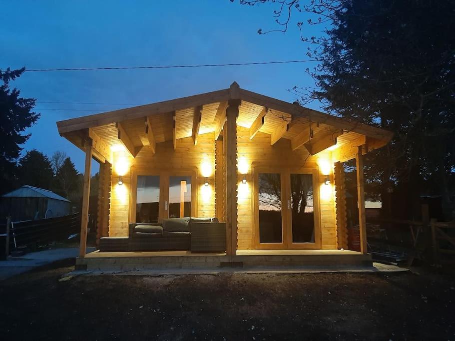 Bishy Barnabees country lodge with hot tub - B&B