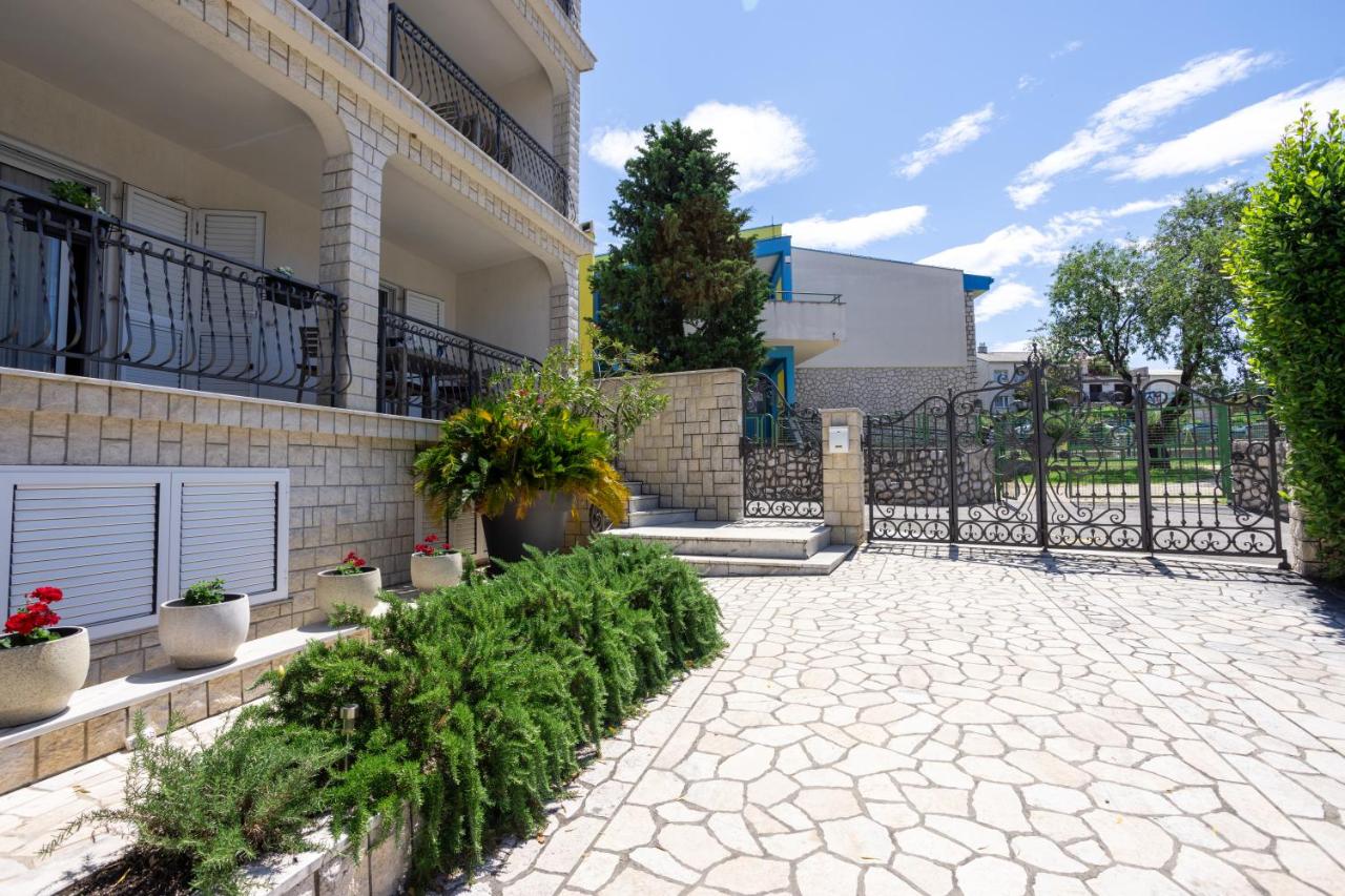 Apartment mit Terrasse