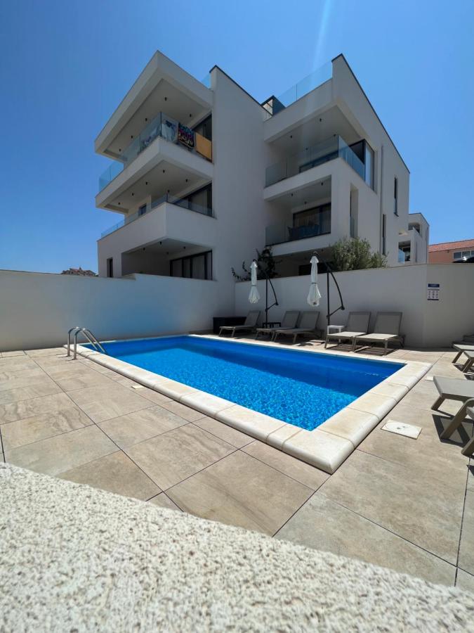 Apartment Navale with a roof terrace and a heated pool - B&B