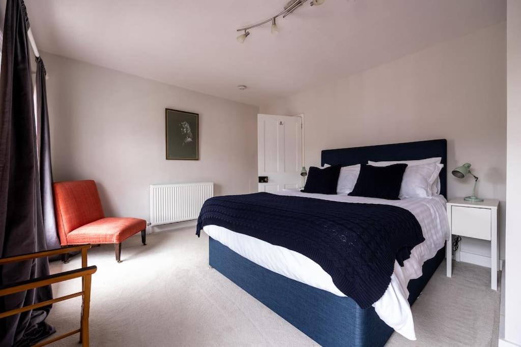 Beautiful & Spacious Retreat in Winchester - Chambres d'hôtes Winchester