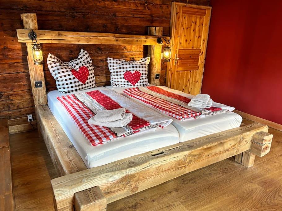 Wellness-Ferienhaus "Hexe" - Whirlpool, Sauna & 3 Bäder auf 237 qm - B&B Großschönau