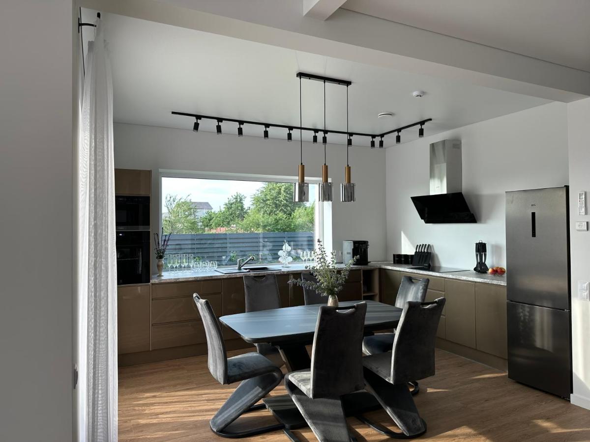 Villa BEBRŲ NAMAI with Hot Tub - Ferienwohnung Ginduliai