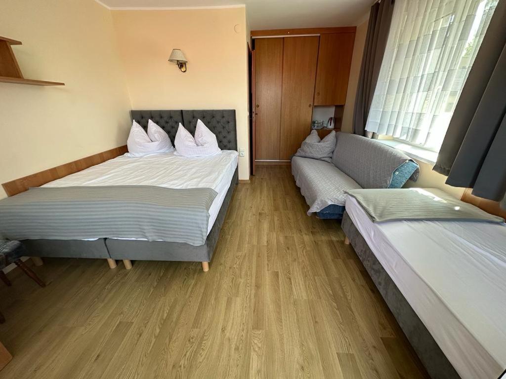 Vierbettzimmer mit eigenem Bad