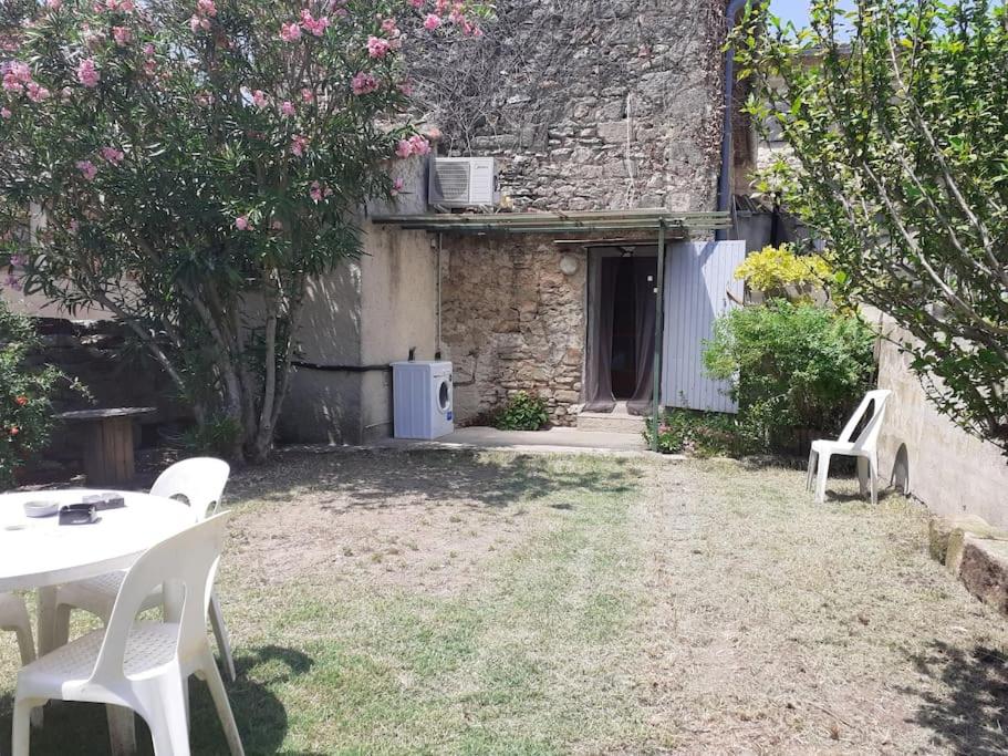Maison de village - grand jardin - B&B