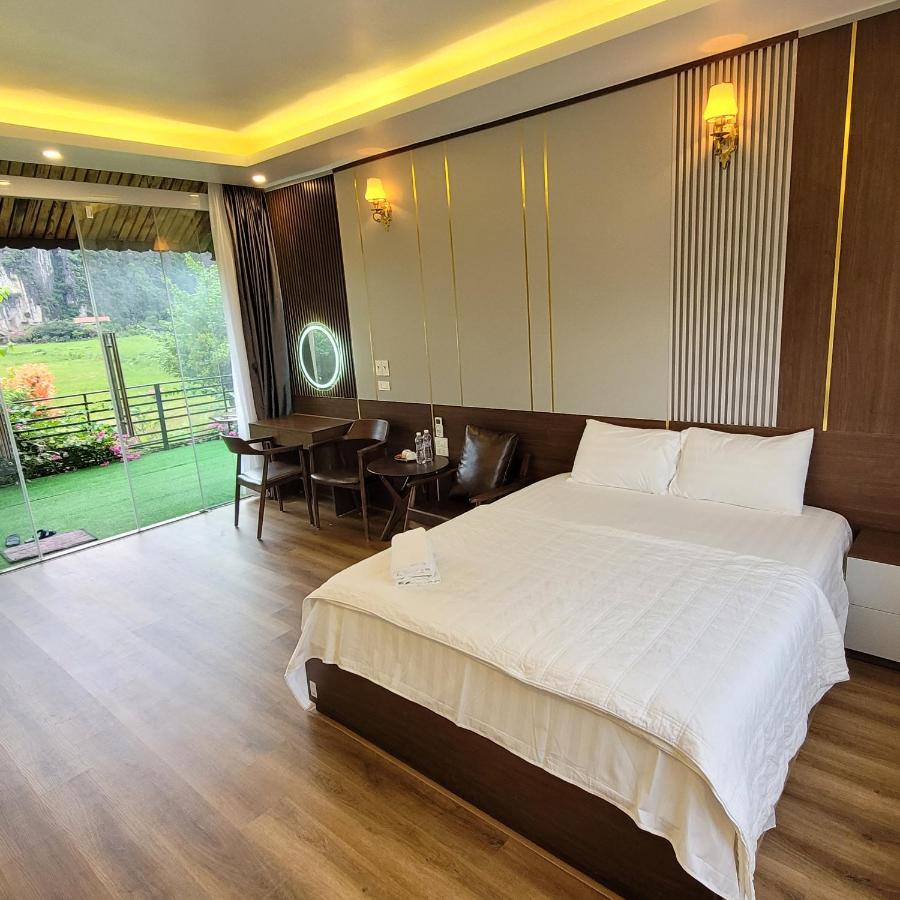 Suite with Mountain View
