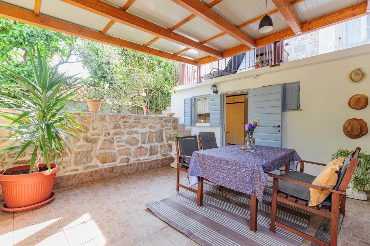 Traditional holiday house by the sea - B&B