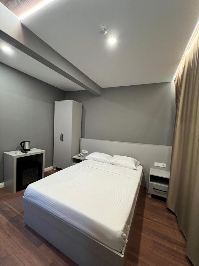 Deluxe Queen Studio