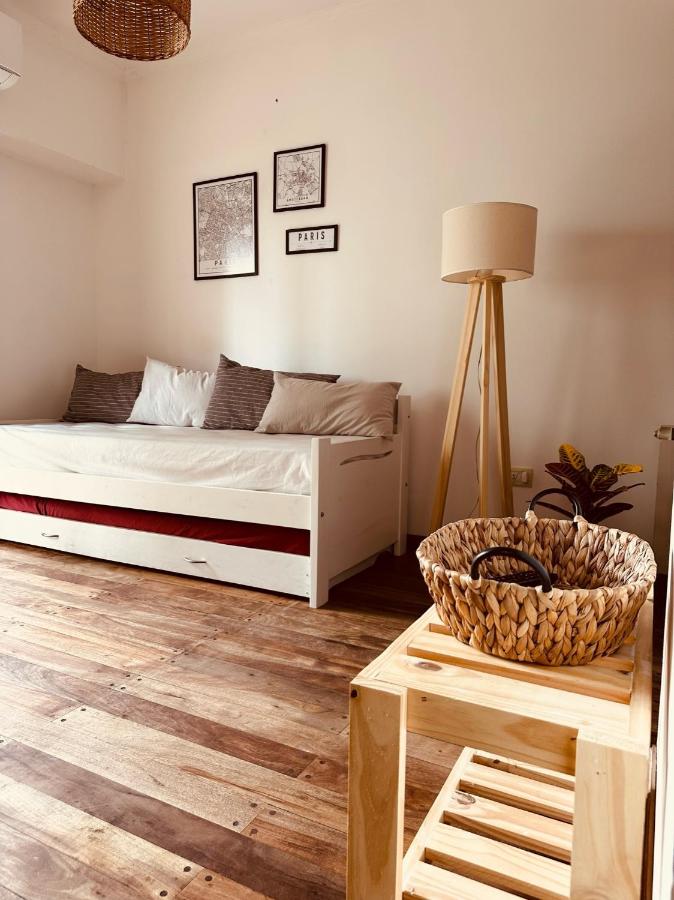 Depto Categoria Zona Plaza Italia con opcion de cochera By Lofter - Chambres d’hôtes La Plata