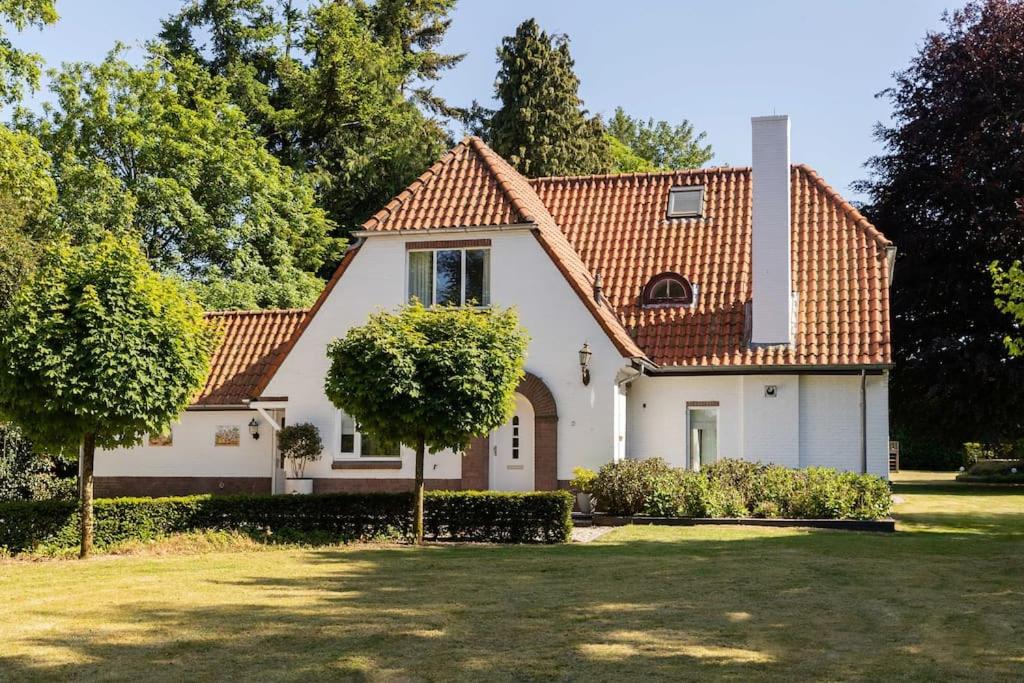 Stylish villa 12p with private pool in the Veluwe - Bed and Breakfast Garderen