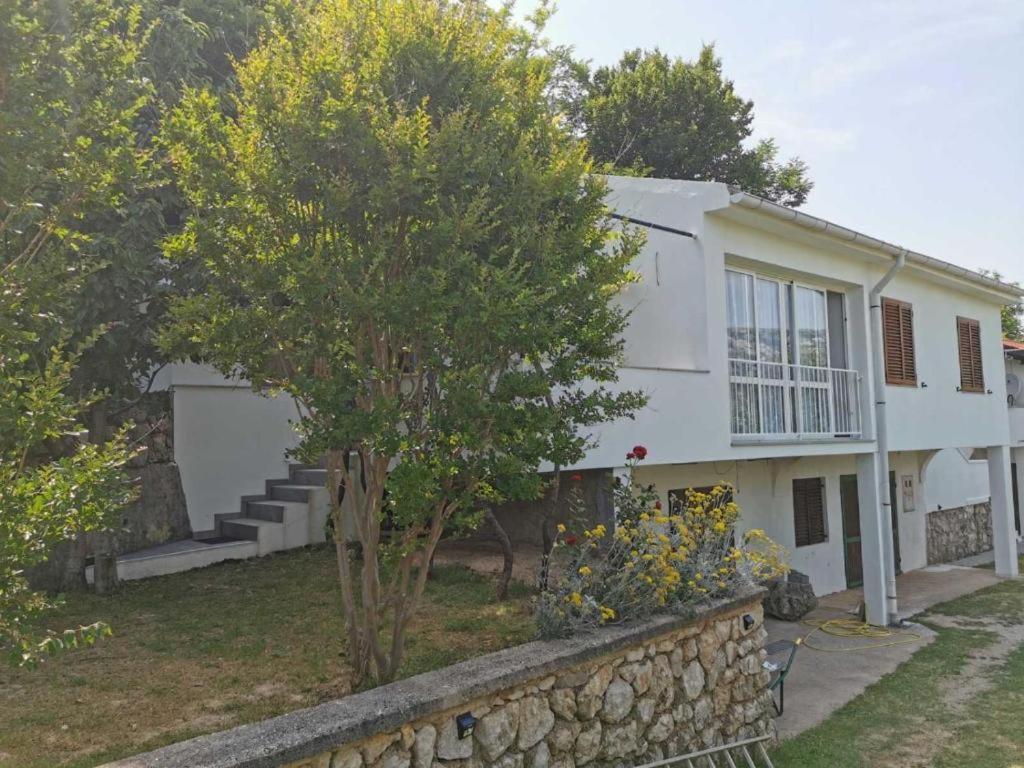 Apartment Juranić II with pool - B&B