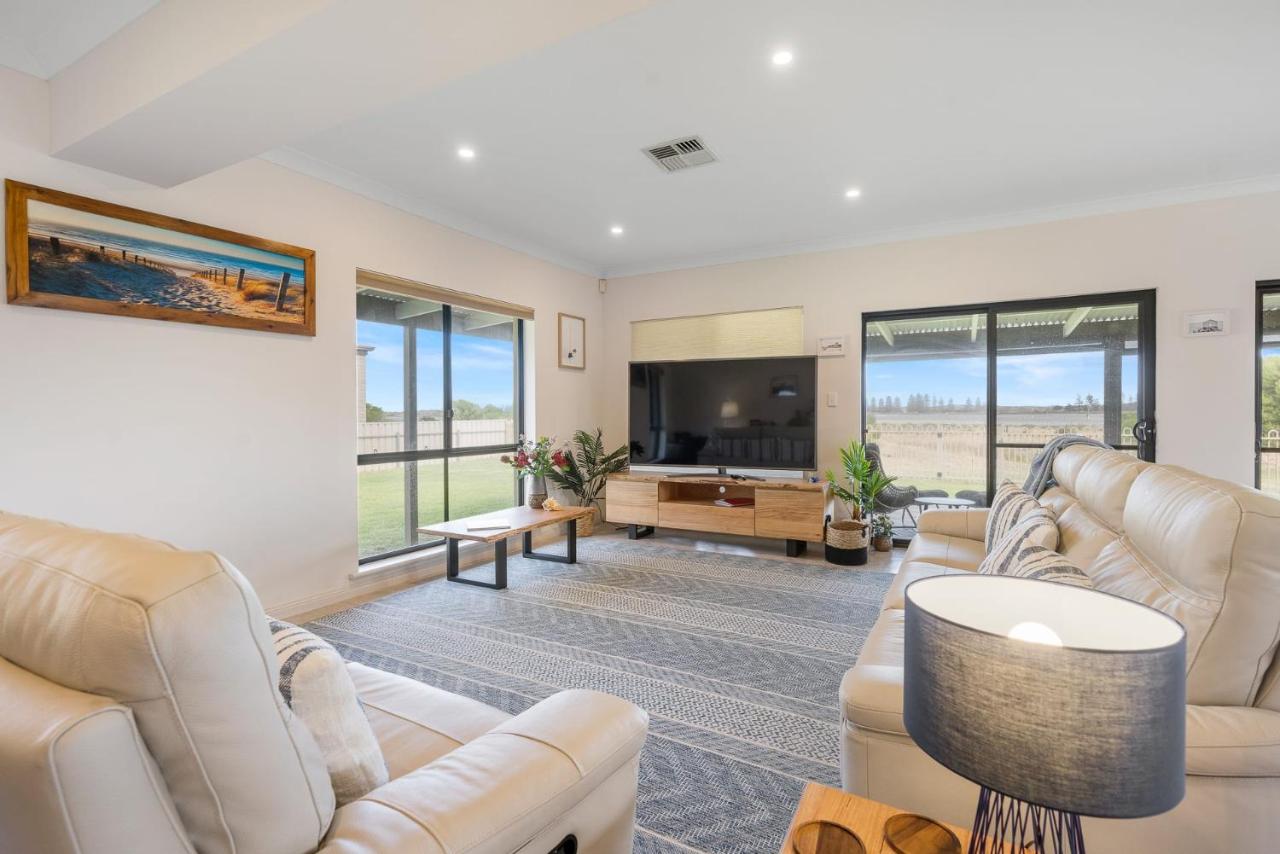 14 Excelsior Pde - BYO Linen - Pets Negotiable - Waterviews - Bed and Breakfast Hindmarsh Island