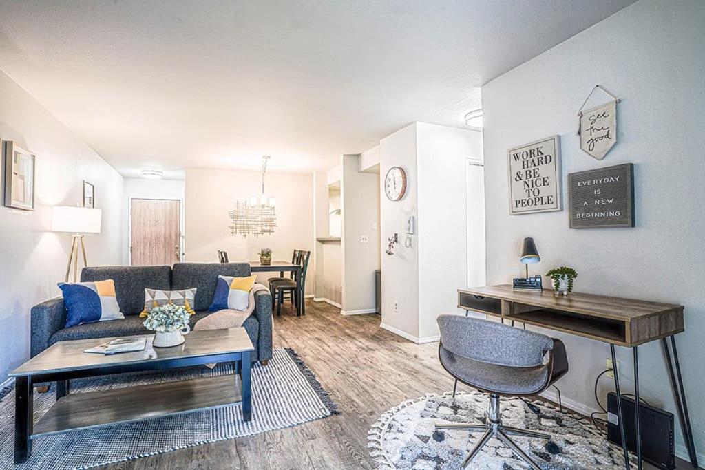 Modern Microsoft Redmond Campus Condo with Balcony - B&B