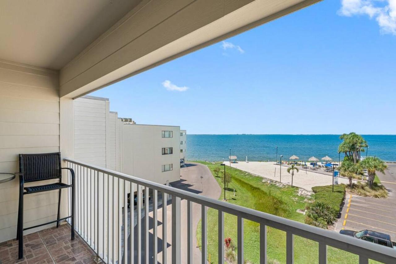Stunning Bay Views from your Private Balcony - B&B Tampa