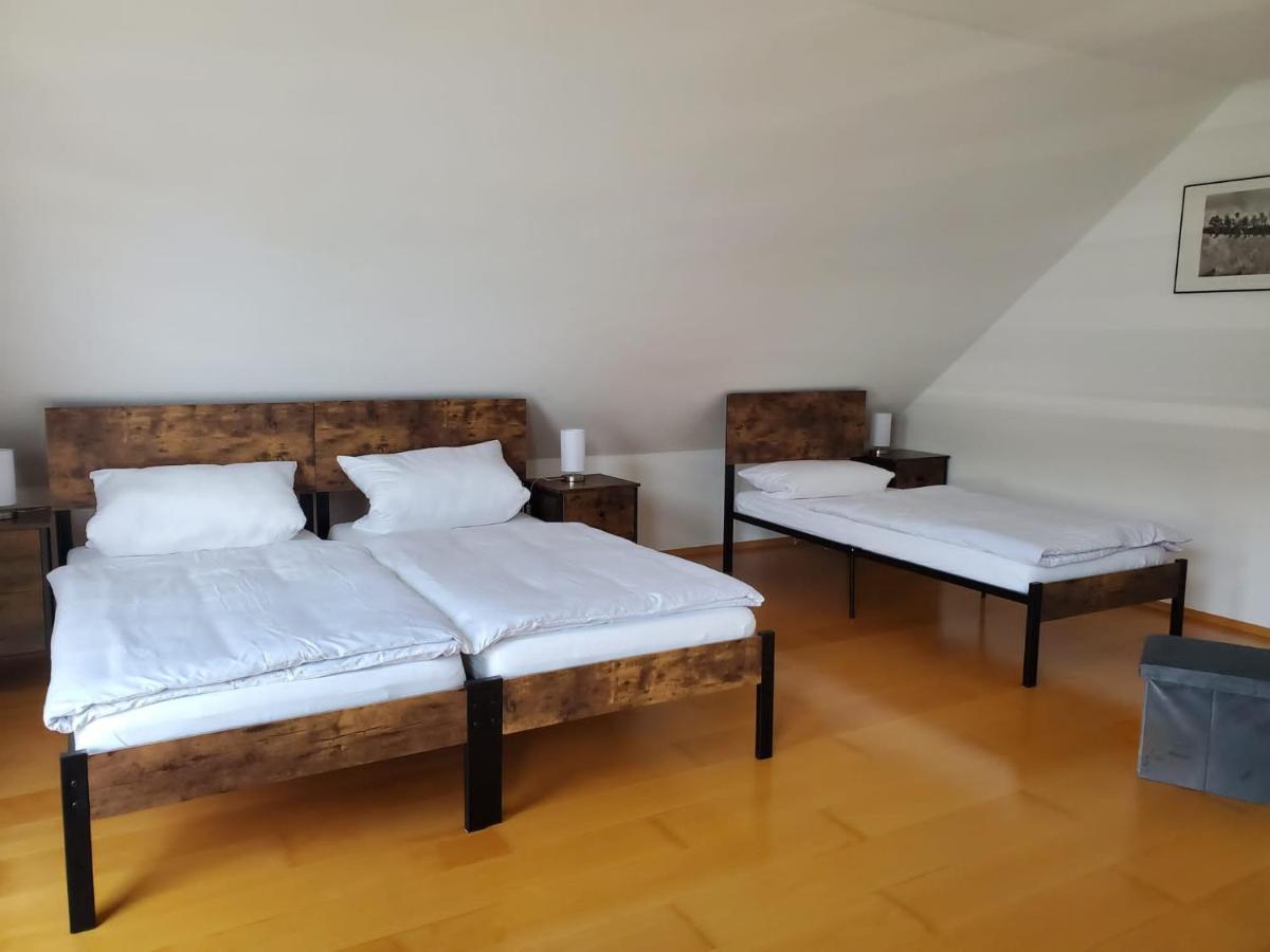 Dreibettzimmer mit Balkon