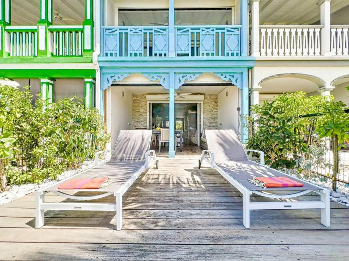 Maison Caraibes beach front on Orient Bay with 2 big pools - B&B