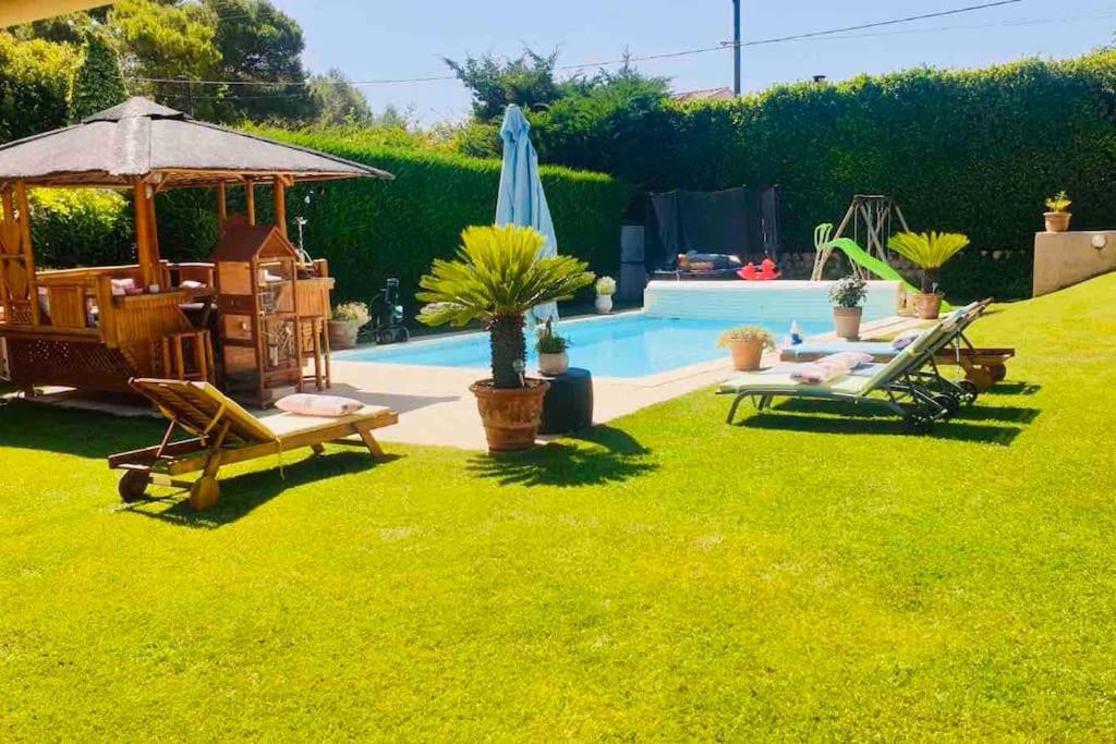 Charming Villa with pool, close to city center - Ferienwohnung