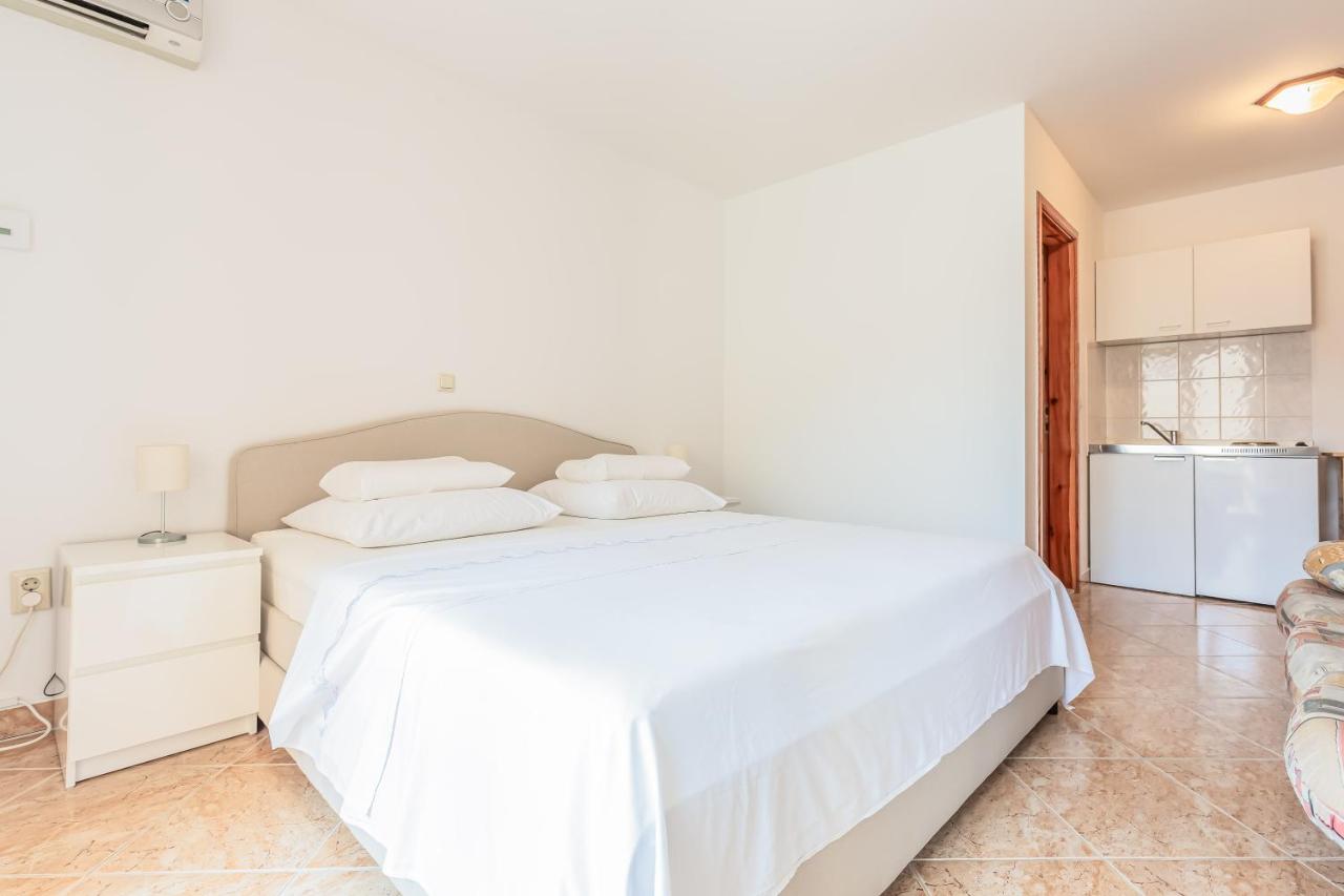 Monolocale con Divano-Letto