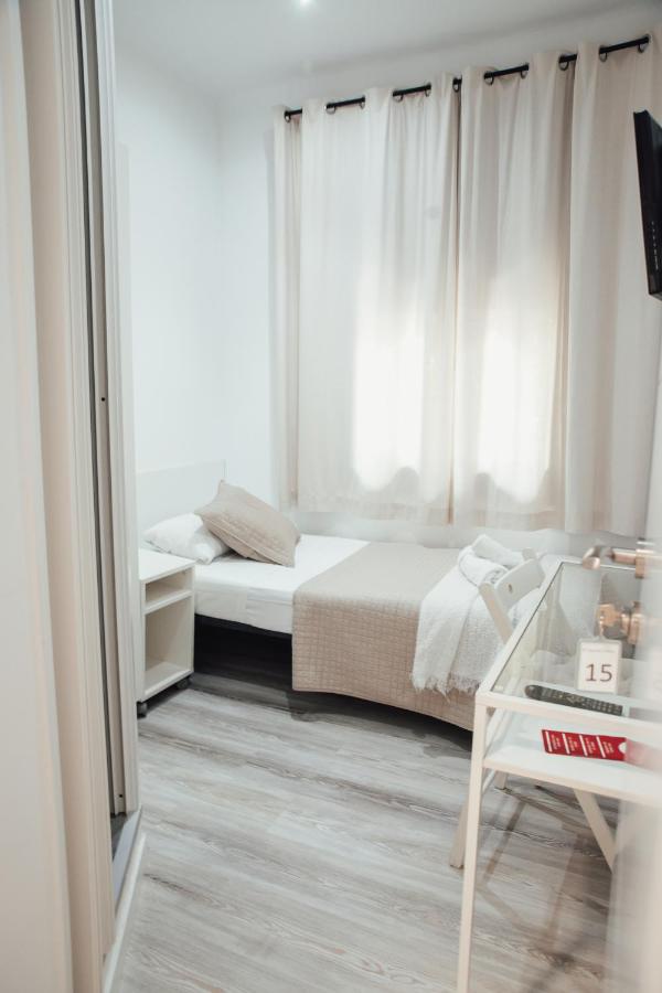 Single Room with Shared Toilet