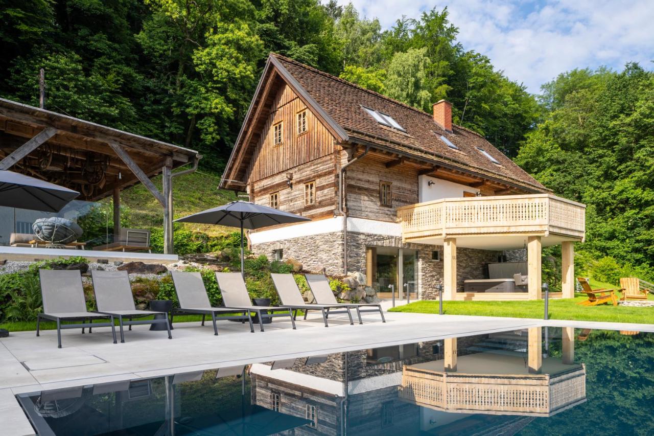 steiRerBLiCke - Vinothek Petzles - B&B