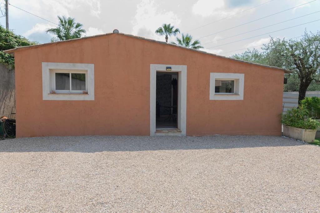 Magnifique Villa aux Oliviers trentenaires - Bed and Breakfast