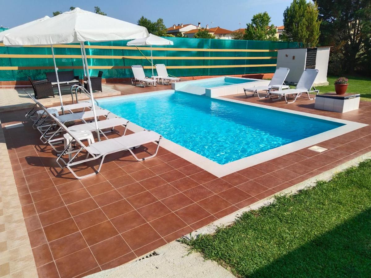 Maria Lemoni swimming pool apartment - B&B