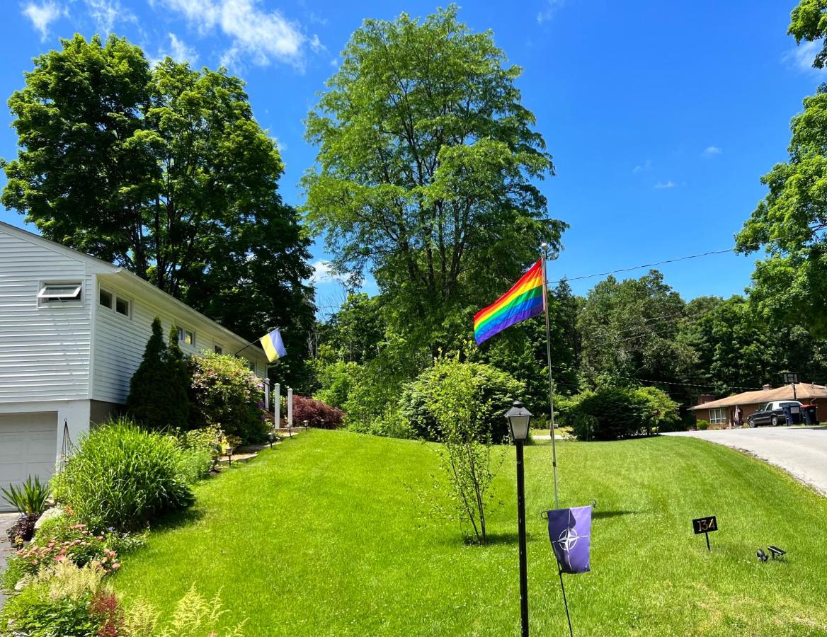 Mid-Century DJs Dream near Rhinebeck - Bed and Breakfast