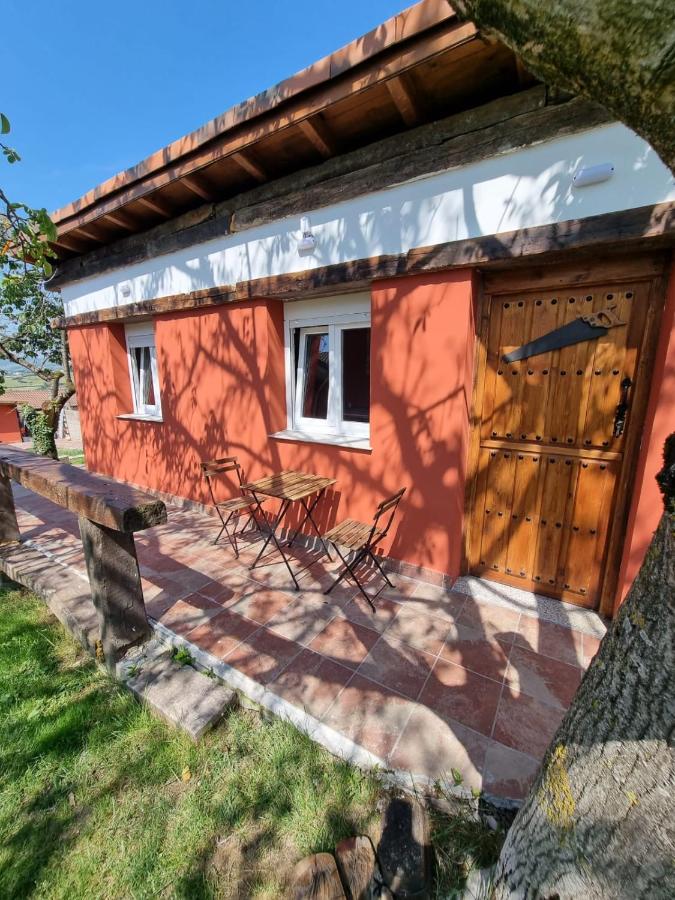 Alojamiento con finca en Gijón - Bed and Breakfast Caravedo