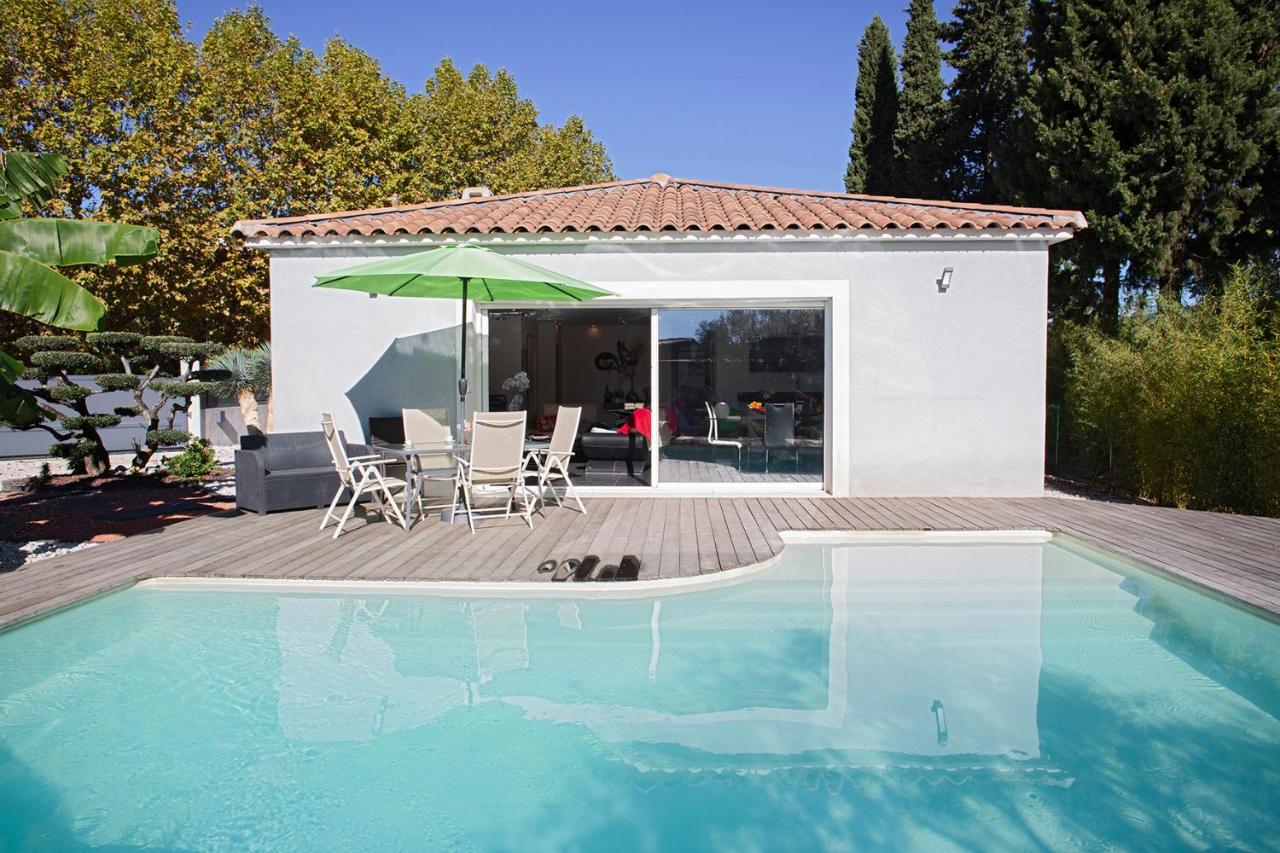 Belle Villa moderne avec piscine et jardin - B&B